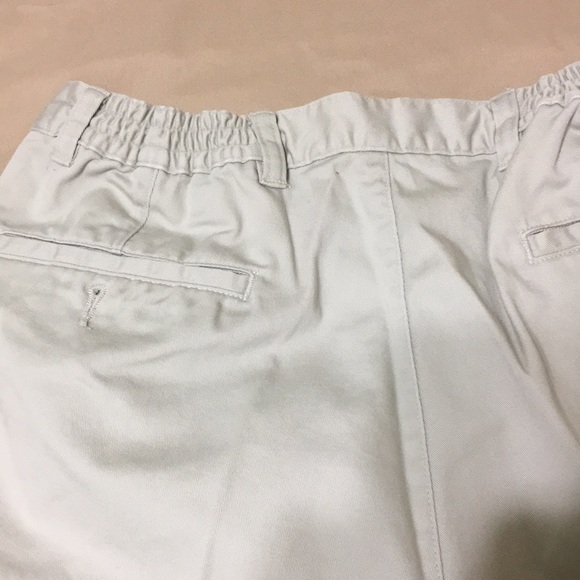 Roundtree & Yorke elastic waist khaki shorts 7” size 34 off-white - Picture 3 of 5